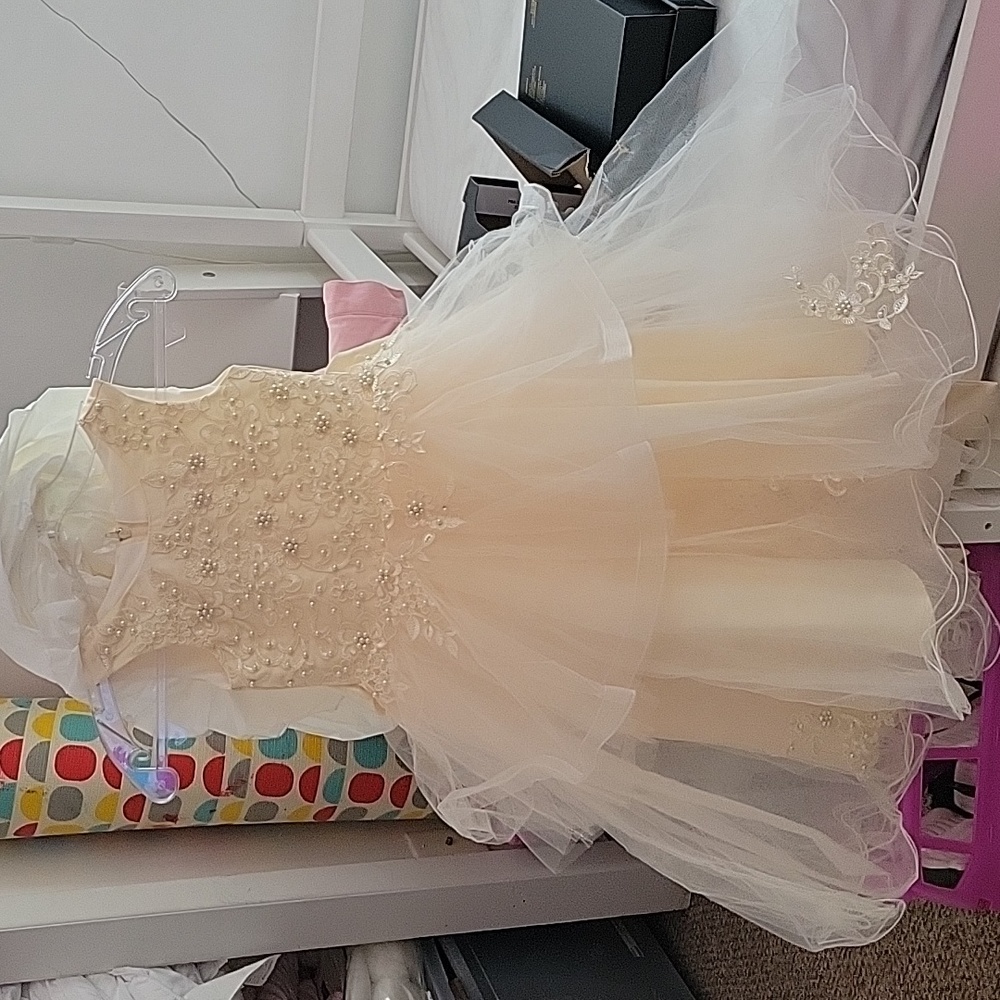 Cream formal dress 4T